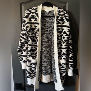 Time and Tru Black and White Geometric Cardigan